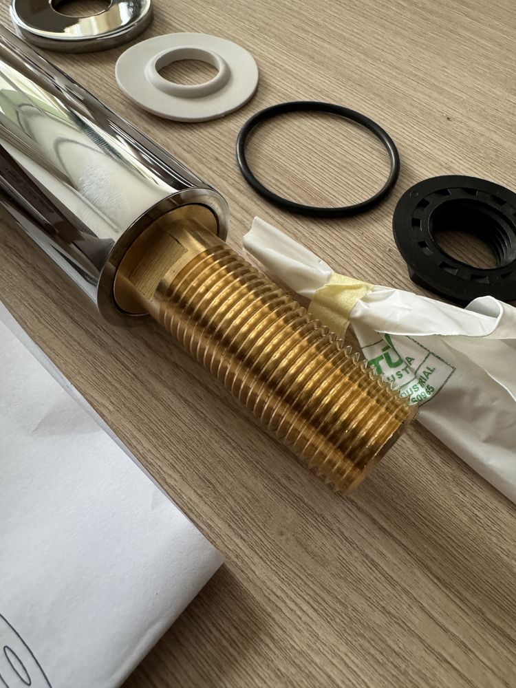Bateria umywalkowa stojąca czasowa Deante BBH 028L.