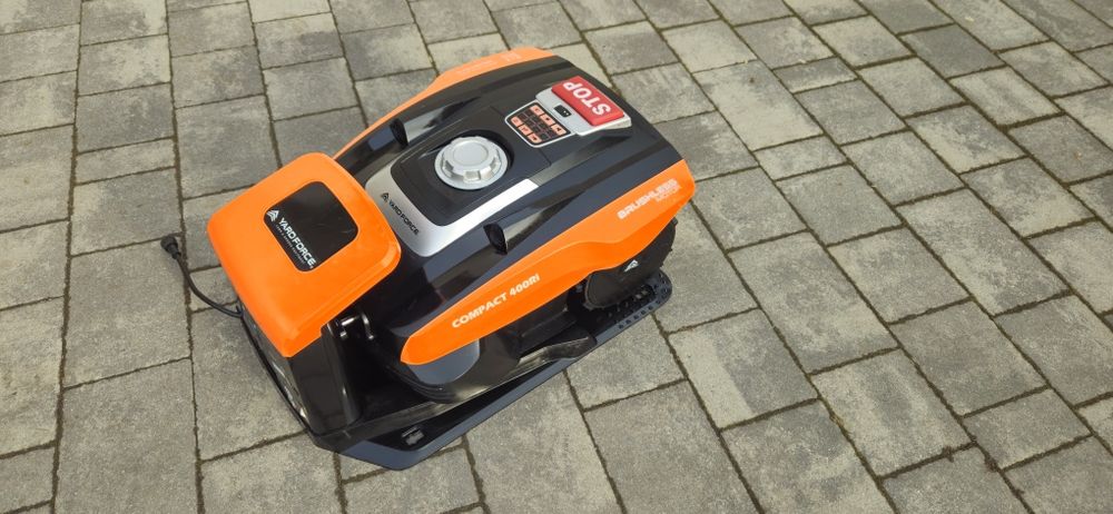 Robot do trawy kosiarka automatyczna Yardforce Yard force 400ri