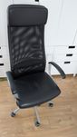 Czarne krzesło biurowe skórzany Ikea Markus