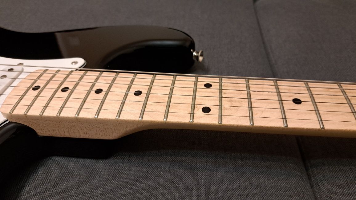 Gitara Squier Affinity z pokrowcem