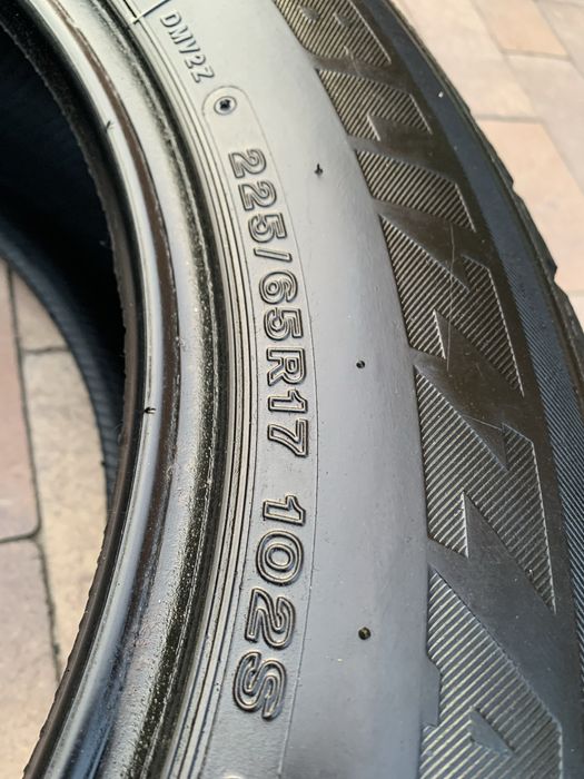 Зимові шини(резина) 225/65 R17 “Bridgestone” Blizzak DM-V2 - 2шт.