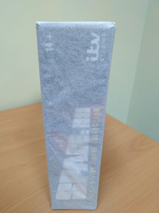 Espaço 1999: Figura John Koenig da Sixteen 12