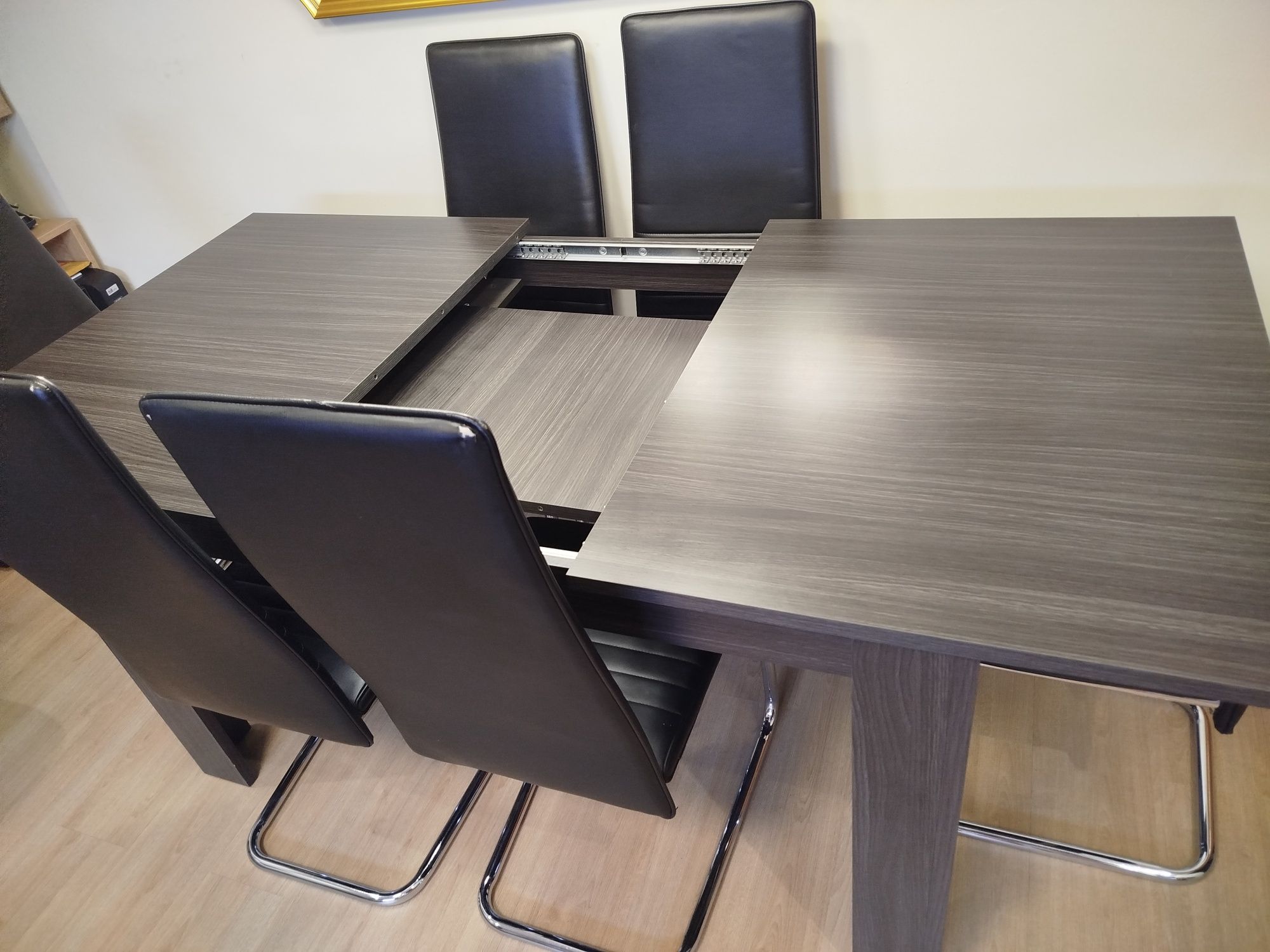 Mesa de jantar extensível com 6 cadeiras
