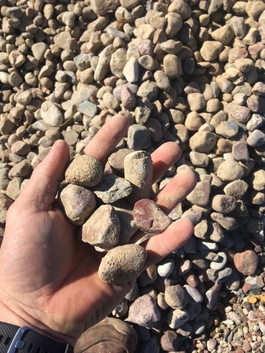 Ziemia przesiewana, tłuczeń,  piasek płukany, zasypowy, kamyki