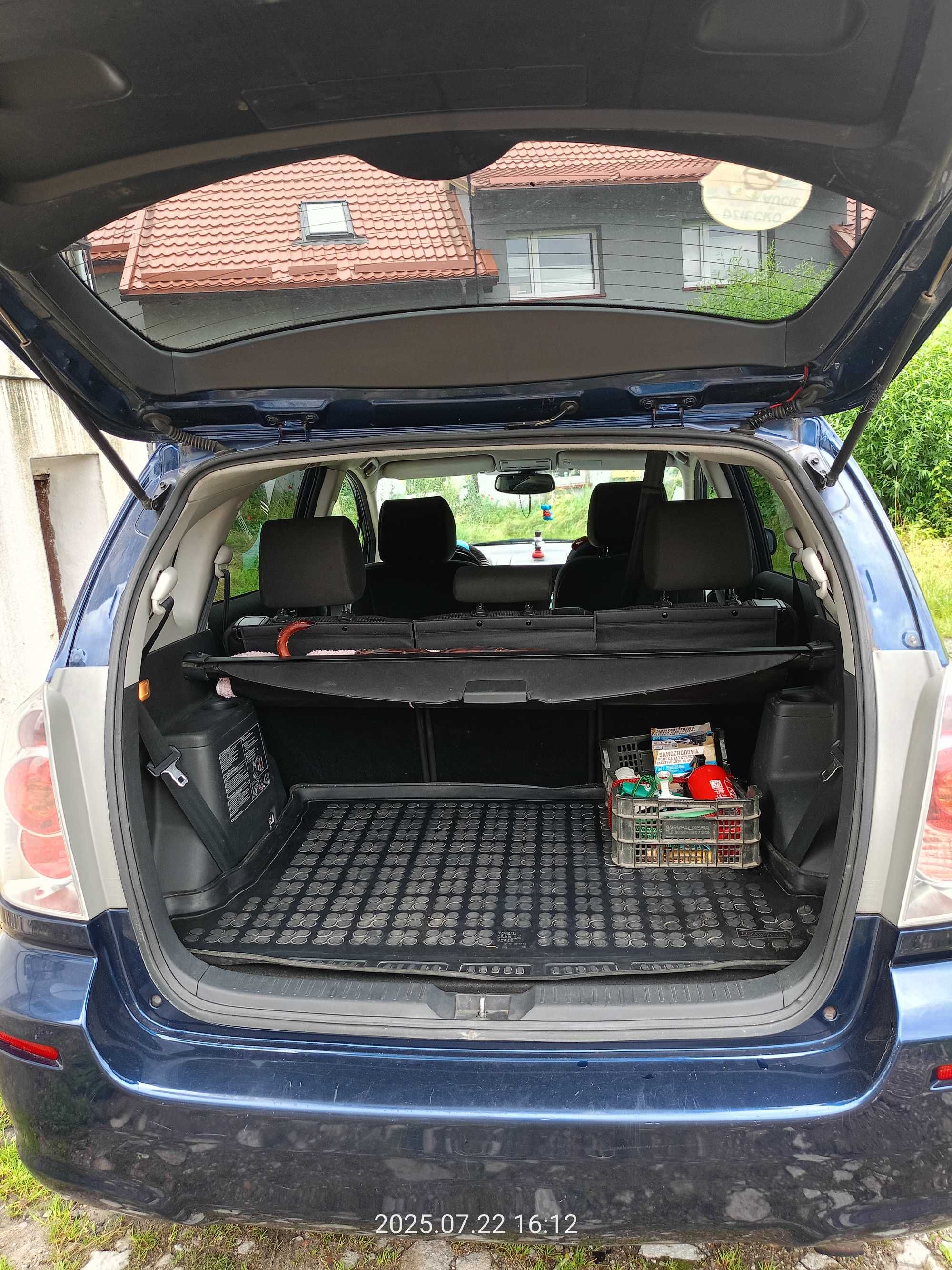 Toyota Corolla Verso 2,2  177 km 7 os. Bogate wyposażenie
