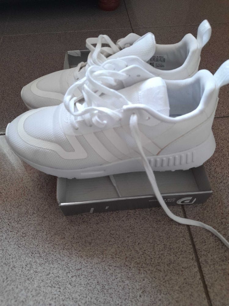 Tênis de adidas novos