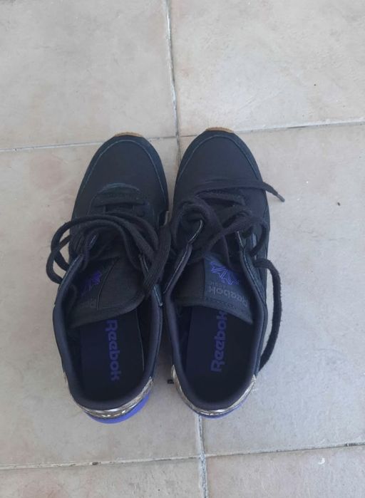 Sapatilhas pretas e roxo