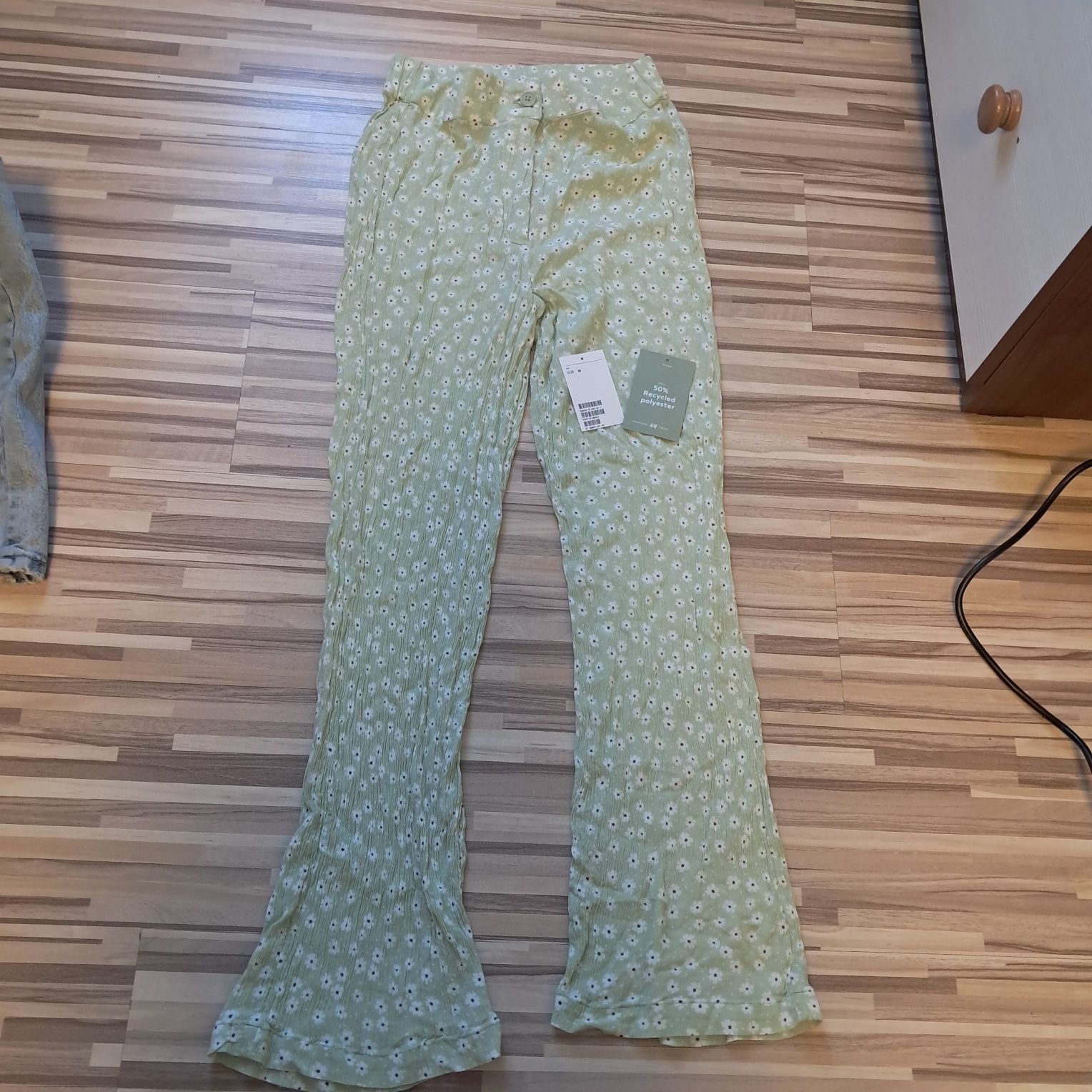 Luźne spodnie firmy H&M rozm.M w kwiaty hippie aesthetic grunge