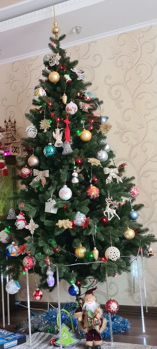 Ялинка новорічна.