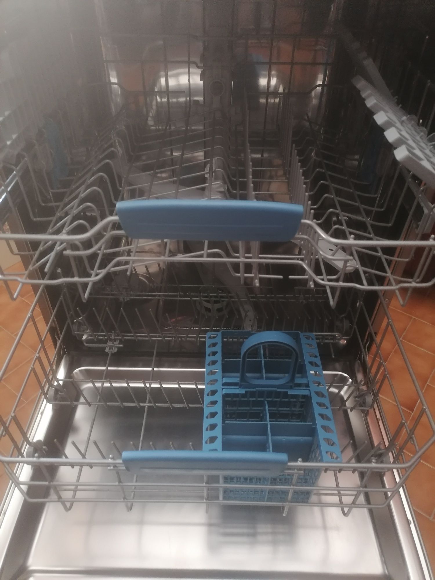 Máquina lavar loiça Indesit