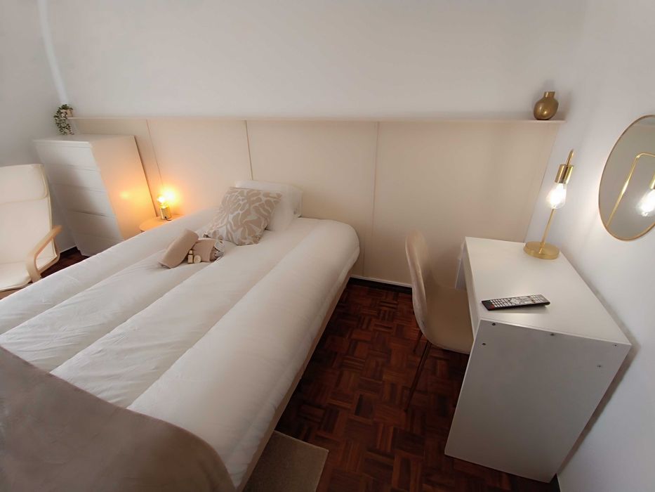 Quarto de Solteiro Mobilado para Arrendamento - Alhos Vedros