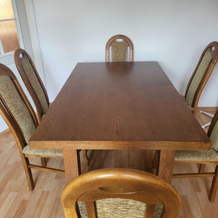 Stól z 6 krzeslami rozkladany