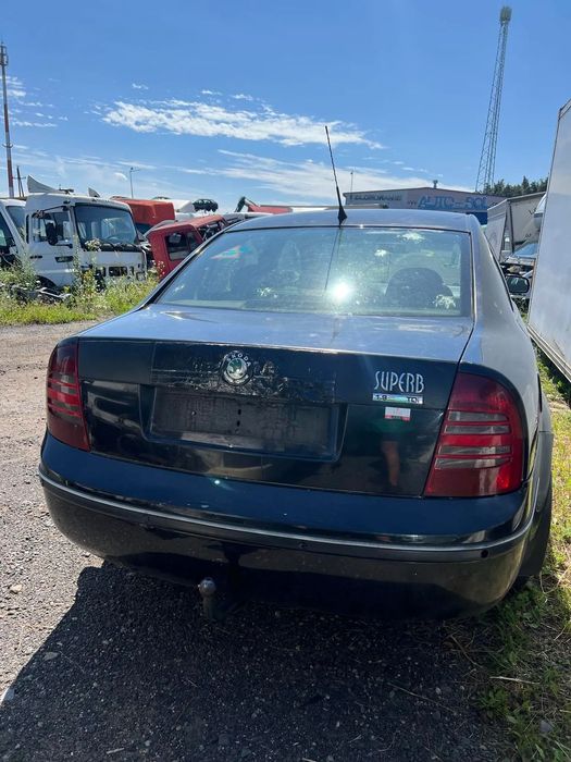 Klapa bagażnika Skoda Super I 1 DO NAPRAWY !! Kompletna !!