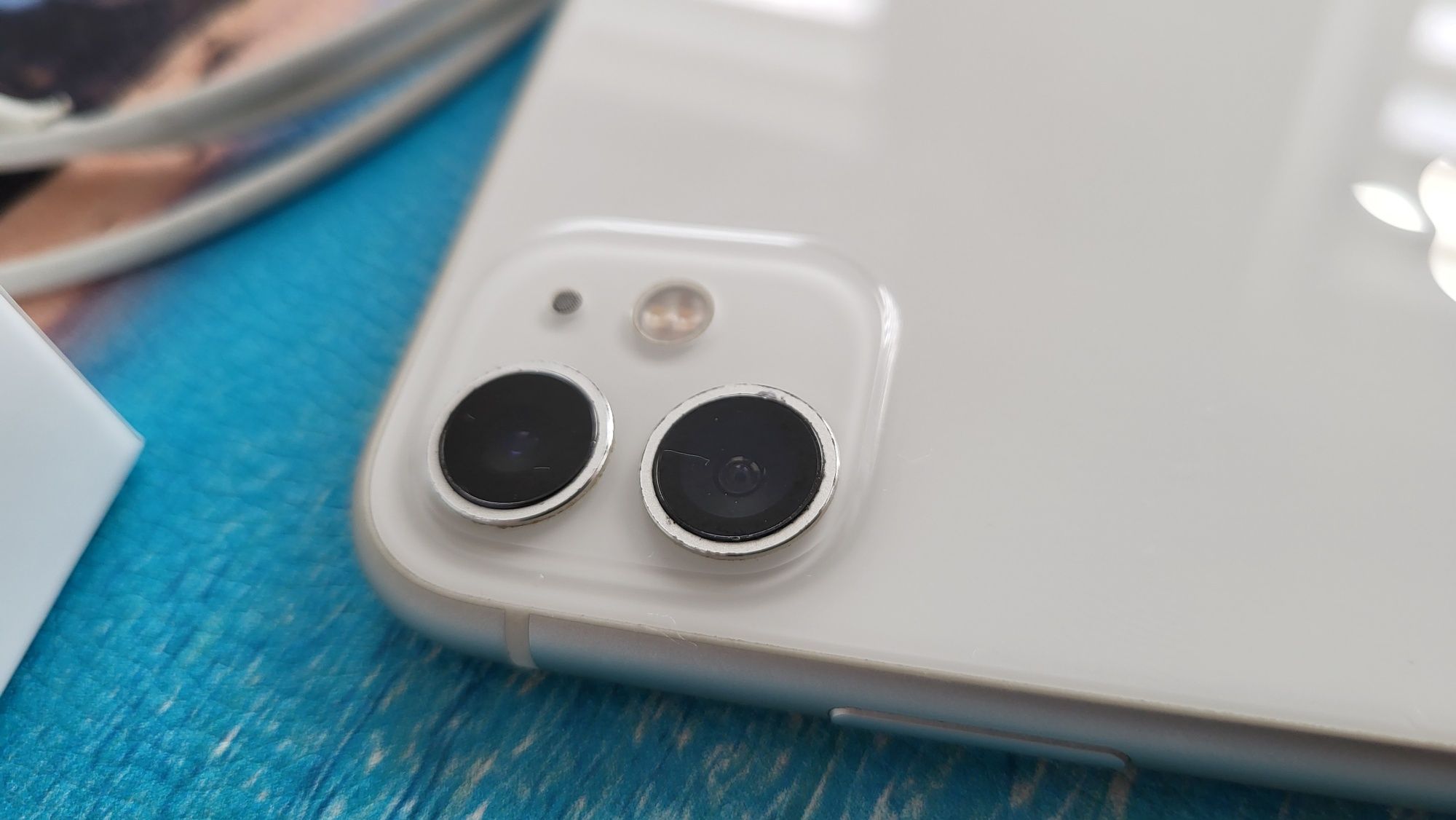 Telefon smarfon iPhone 11  64GB zadbany cały kpl plus akcesoria GRATIS
