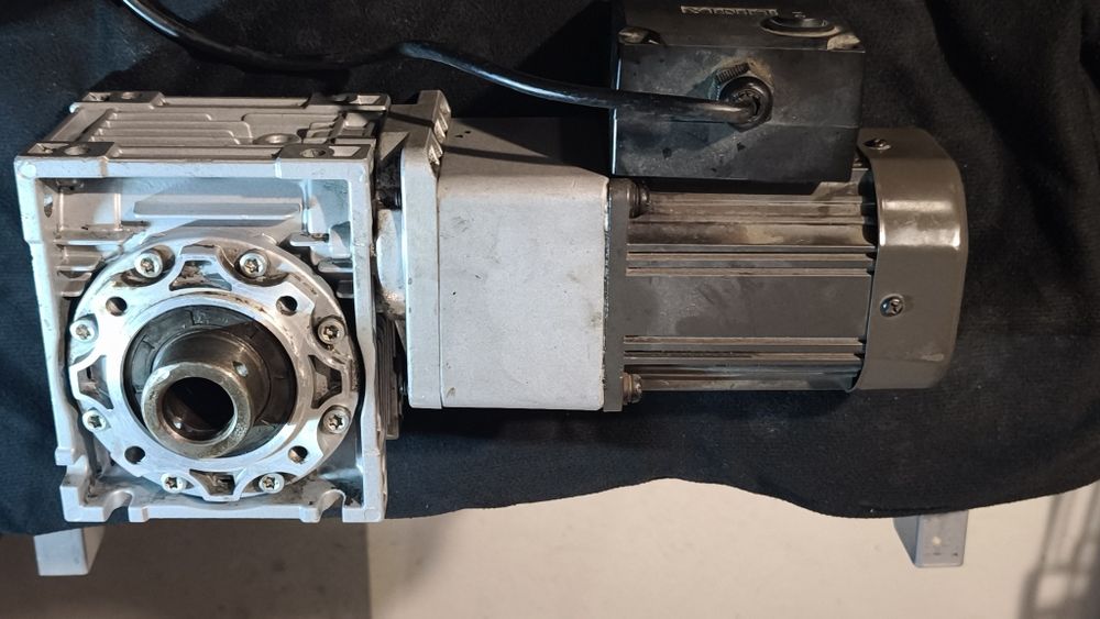 Silnik do pieca Linix YN90-40