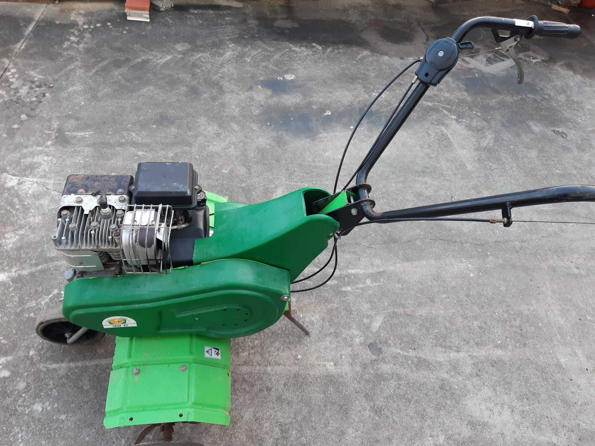 Motoenxada de 5 hp Briggs & Stratton como novo