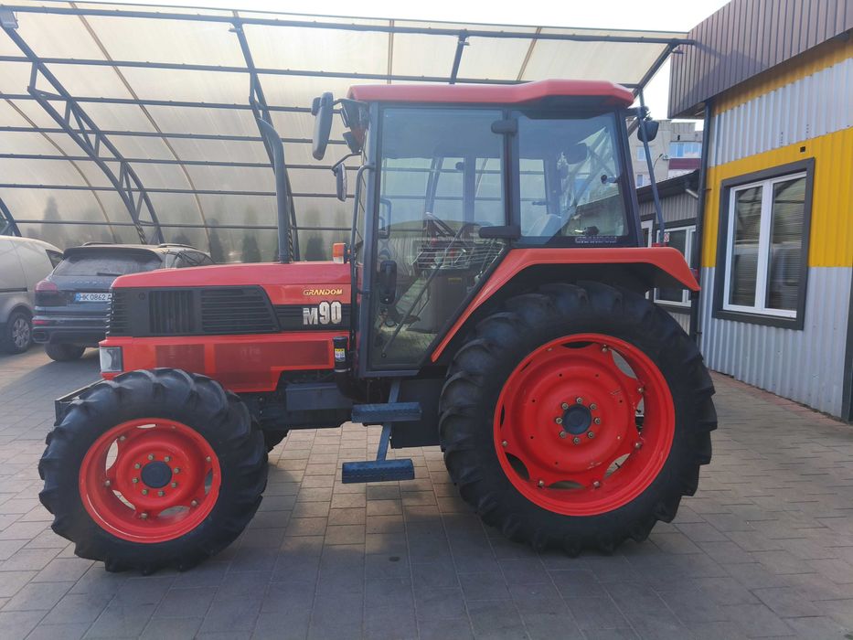 Японський трактор Кубота Kubota M-90