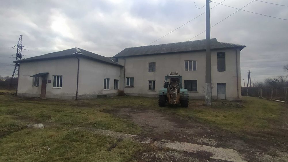 Продаж будівлі в м. Чоп – ідеальна локація для бізнесу або складу!