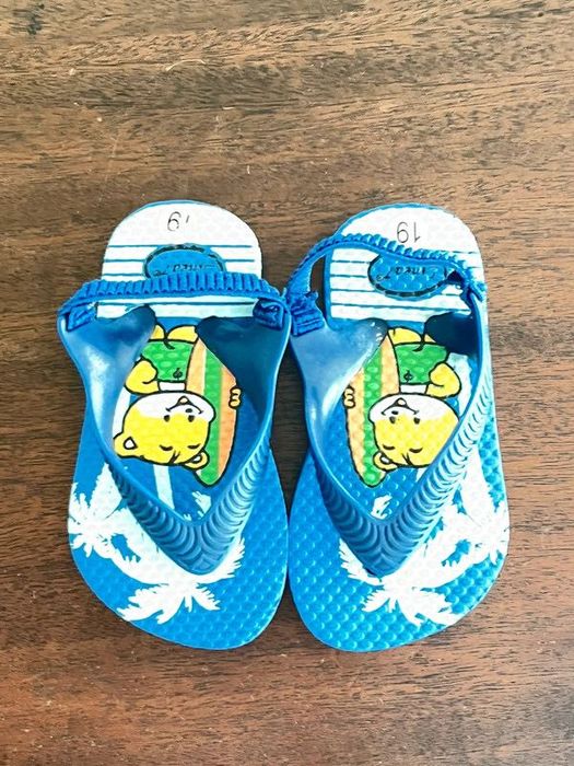 Chinelos Infantis Azuis com Urso – Tamanho 19