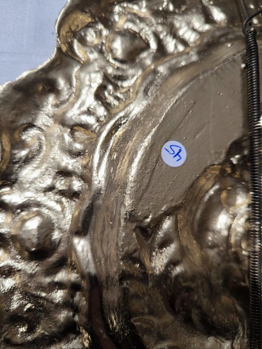 Prato decorativo douradocom brasão