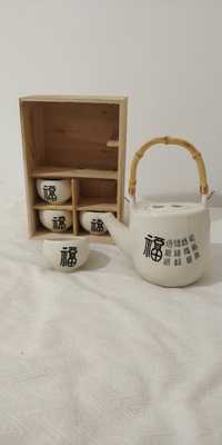 Conjunto de bule e chávenas de chá japonês