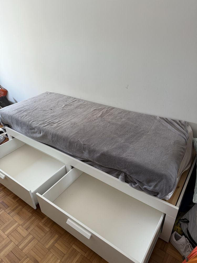Cama IKEA BRIMNES (ou SLÄKT) individual com gavetas – excelente estado