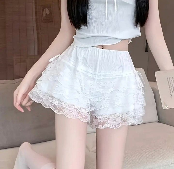 Білі мереживні шорти