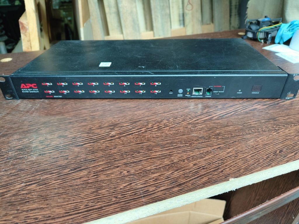 APC Planet D-Link KVM переключатель
