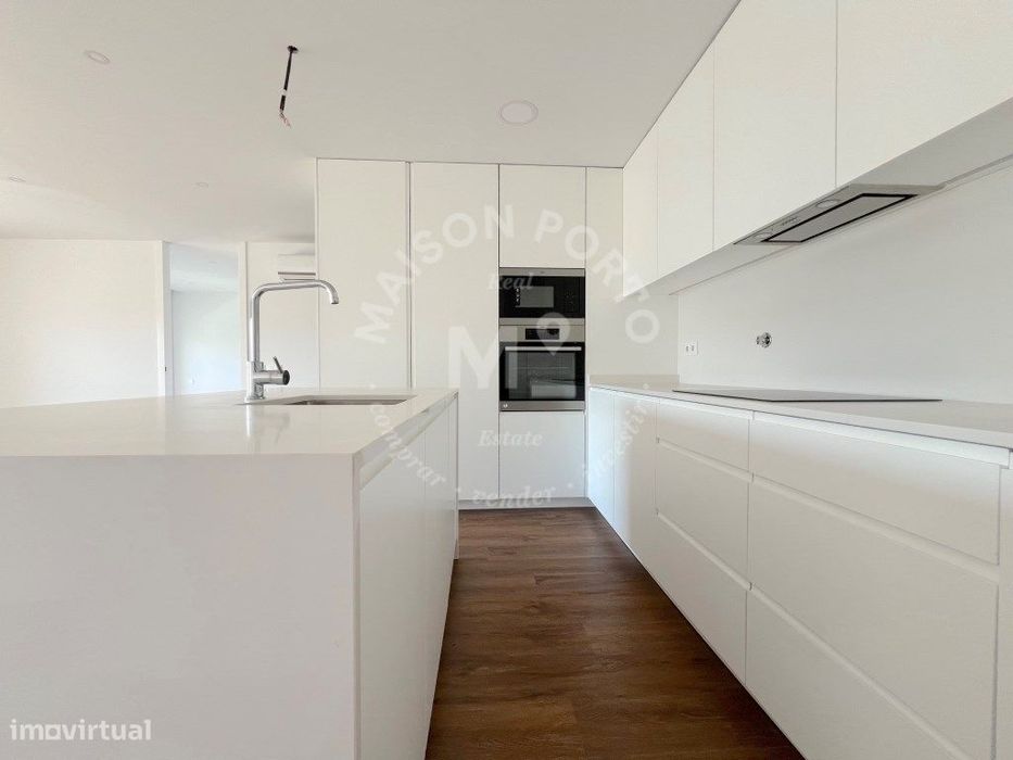 Apartamento T3 com Varanda, Suite e Lugar de Estacionamento em Água...