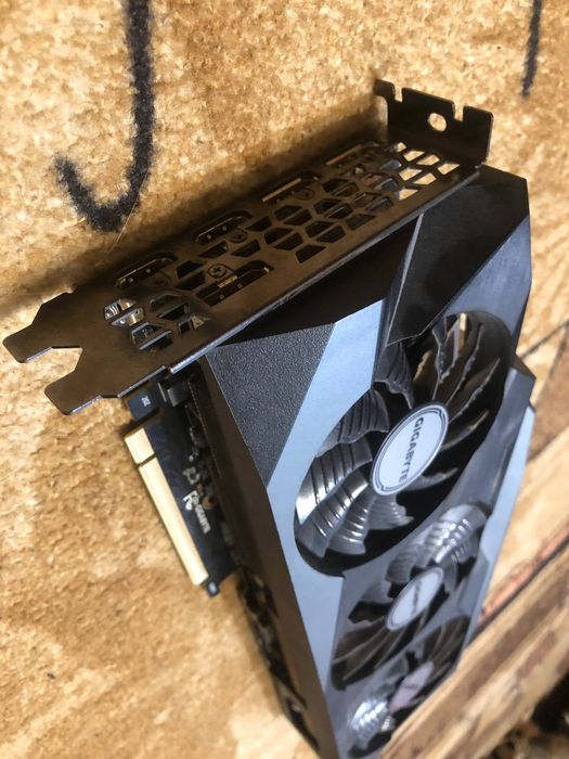 Rtx3080ti Gigabyte 12gb

Видеокарта в хорошем состоянии, кулера как н