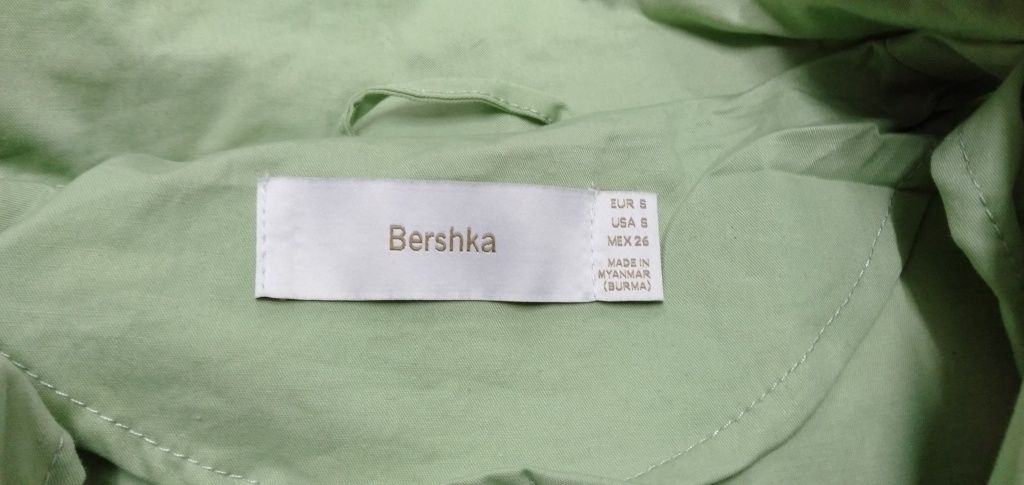 Nowa kurteczka Bershka r.S, zamek, kieszenie