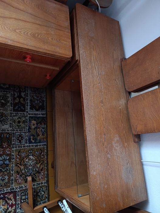 Ogłoszenie ważne do 11 listopada stolik nocny i toaletka PRL