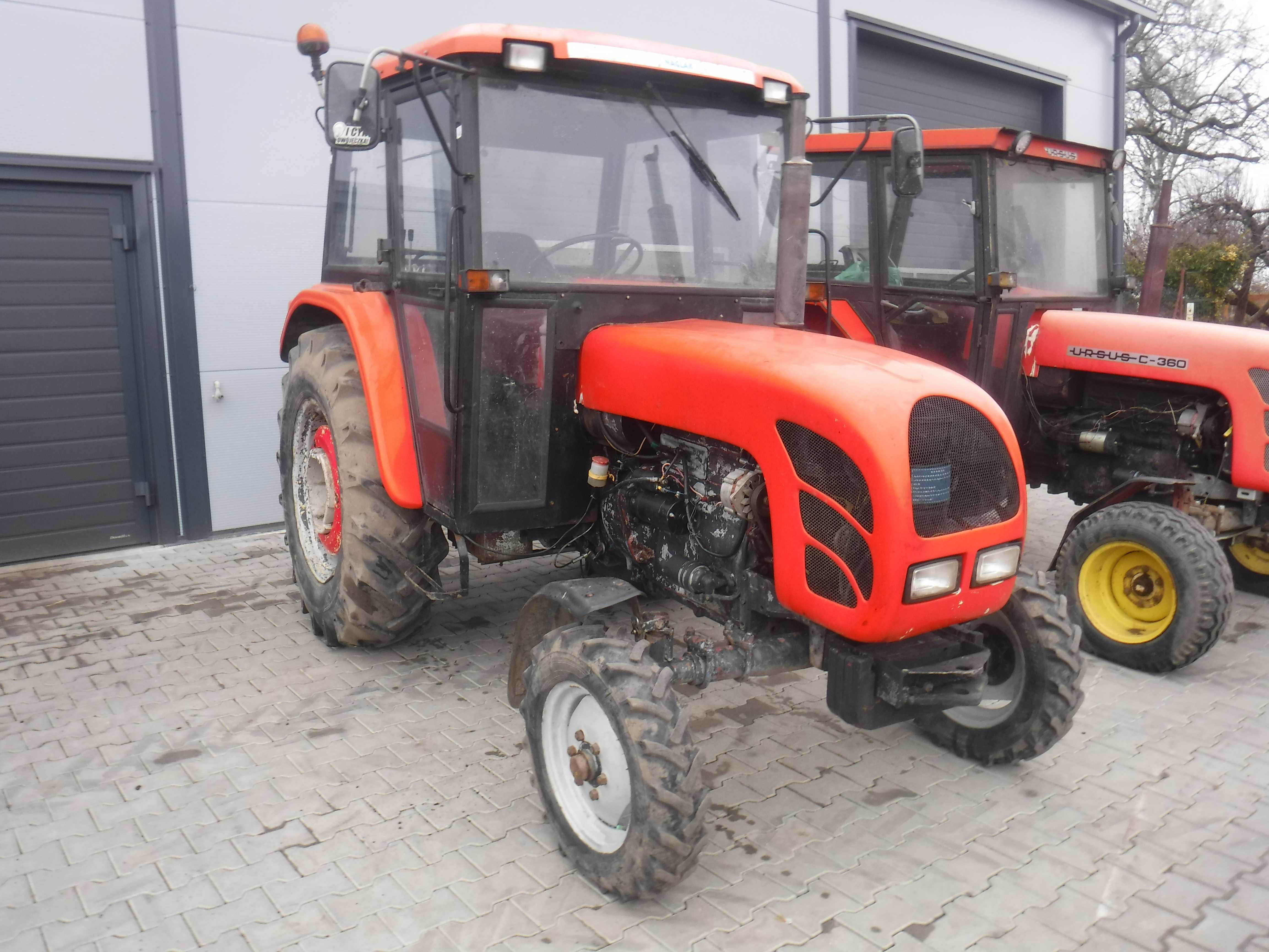 Ciągnik Ursus C360 .