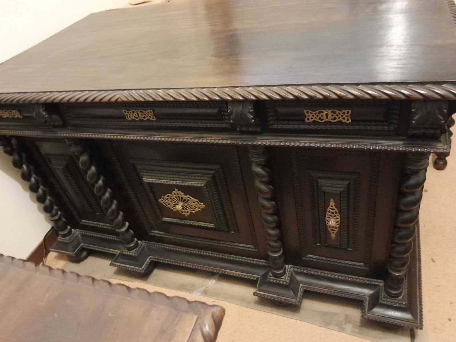 Mesa-secretária em madeira nobre torneada