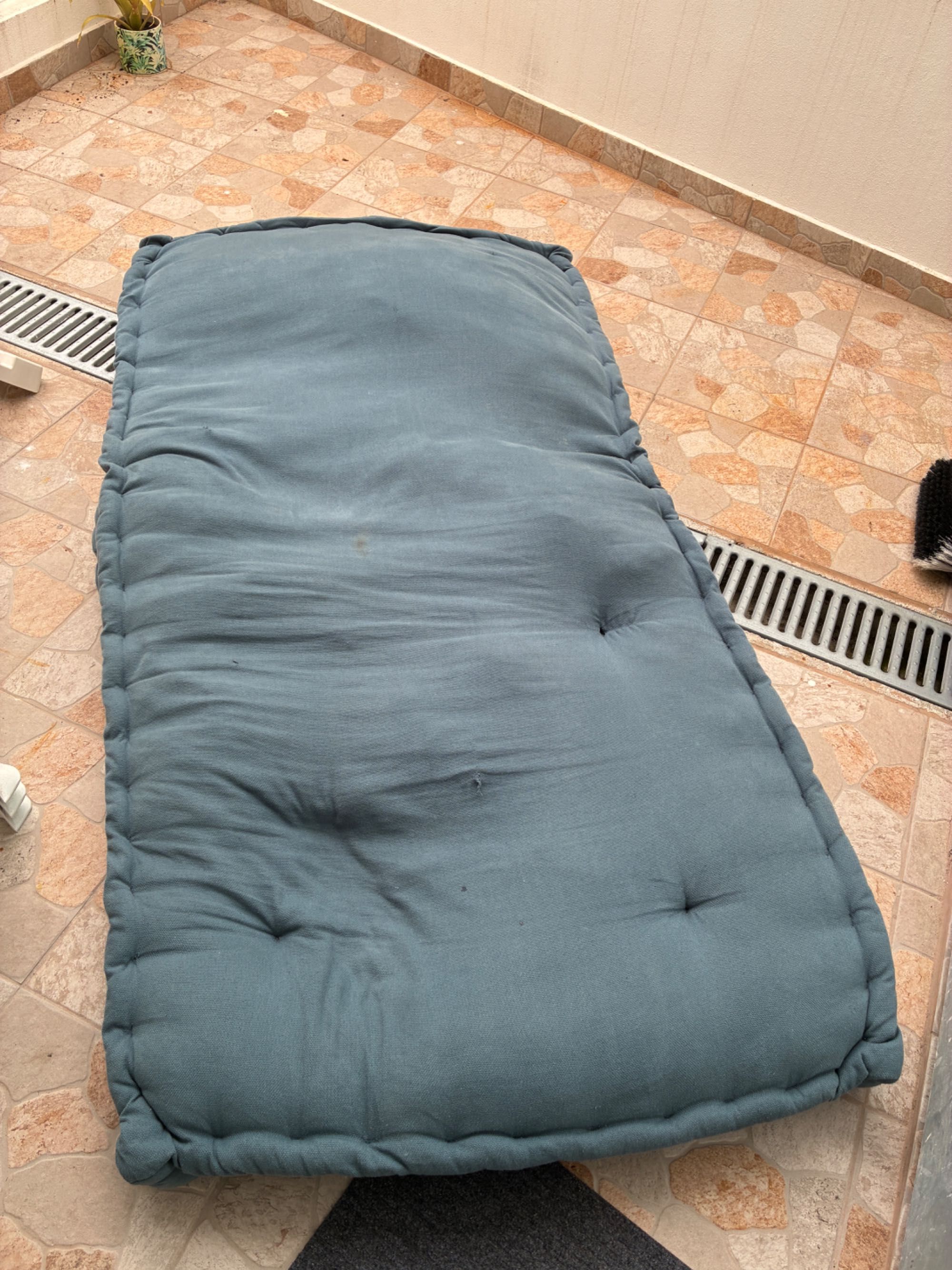 2 Futons la Redoute, azul amarelo