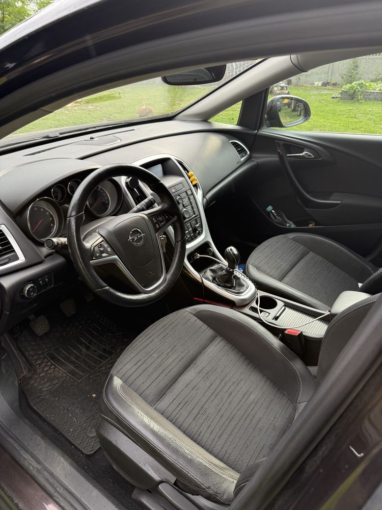Sprzedam opel astra J 1.4