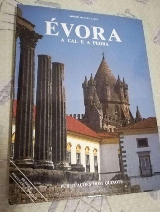 ÉVORA a cal e a pedra