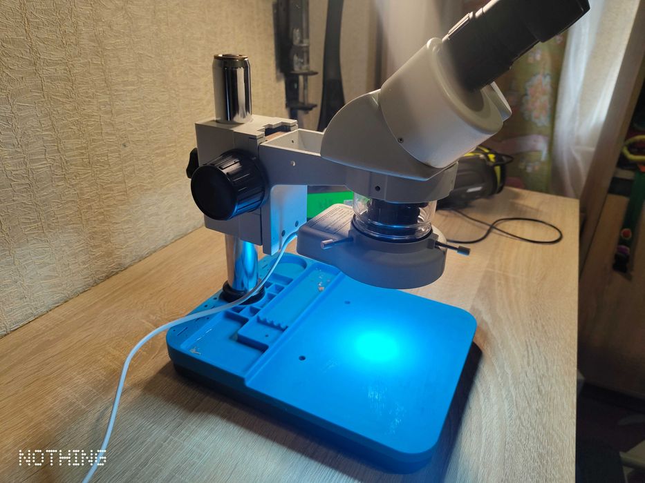 Мікроскоп бінокулярный.