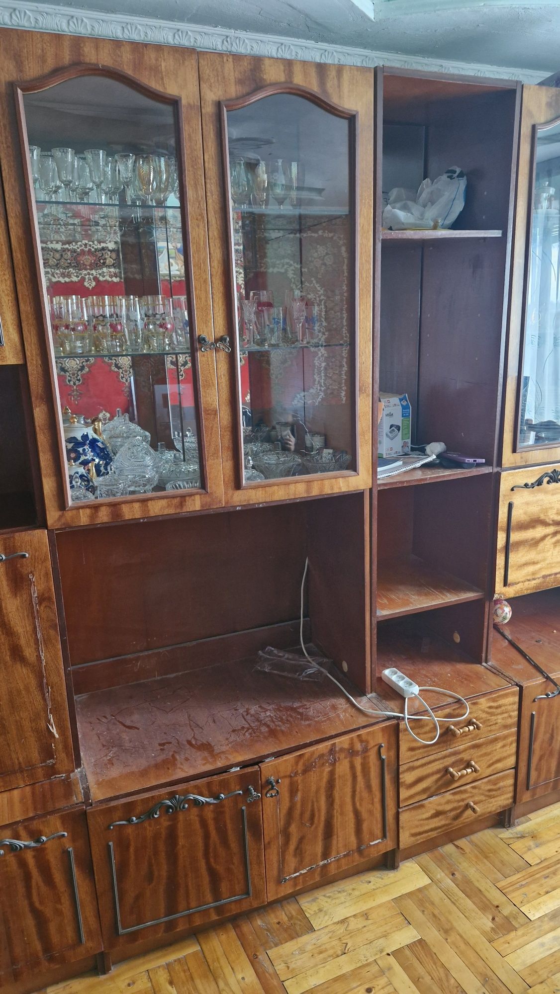 Стінка в вітальню