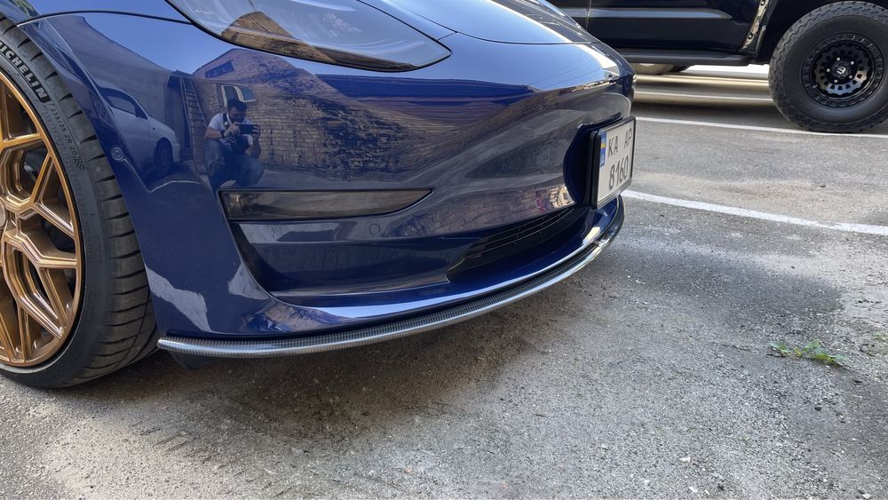 Tesla Model 3 Карбонова губа, спліттер (лип-спойлер).