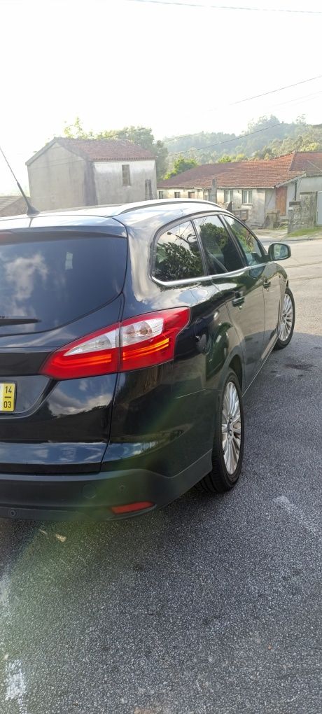 Ford focus Titanium 1.6  2014