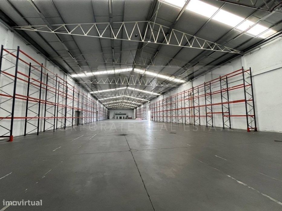 Arrenda | Armazém industrial / logístico | Famalicão