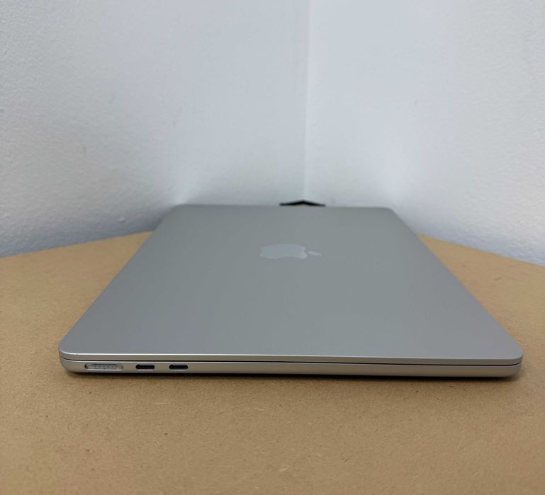 MacBook Air 2022 Silver { M2 | 8gb | 256 ssd} ідеальний стан . 99493SV