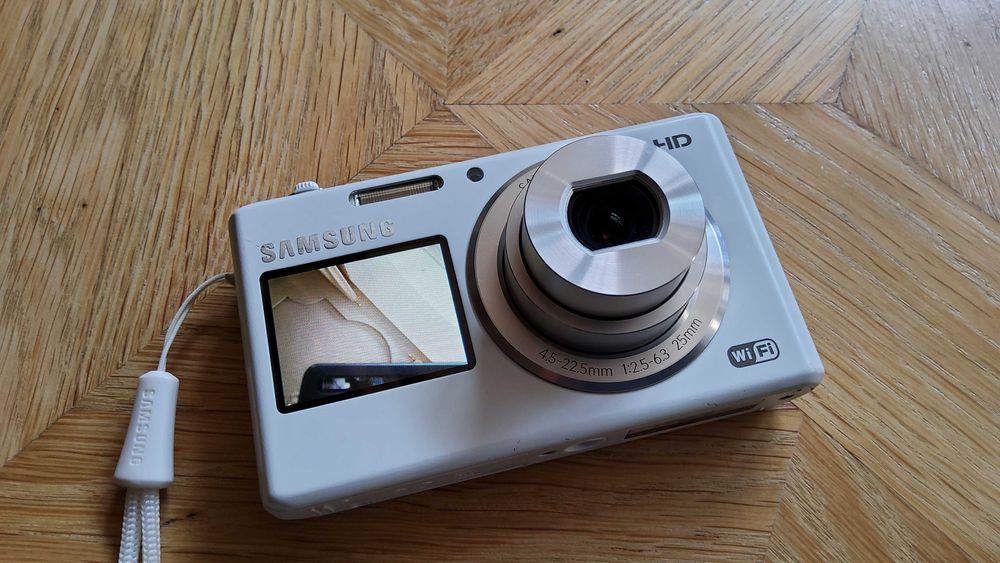 Фотоаппарат Samsung DV150F. Все работает. Состояние нового.