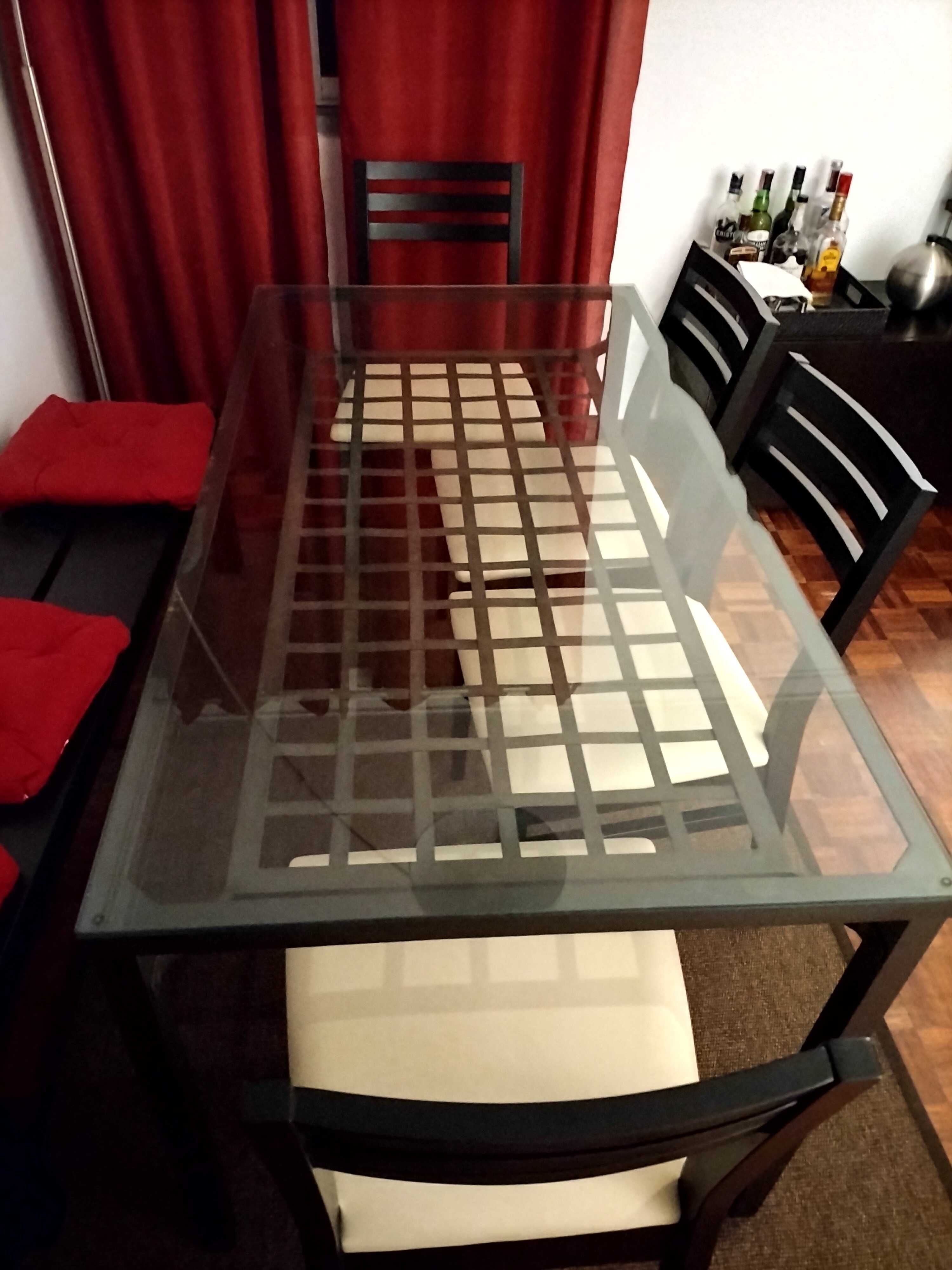 Mesa e Cadeiras para sala