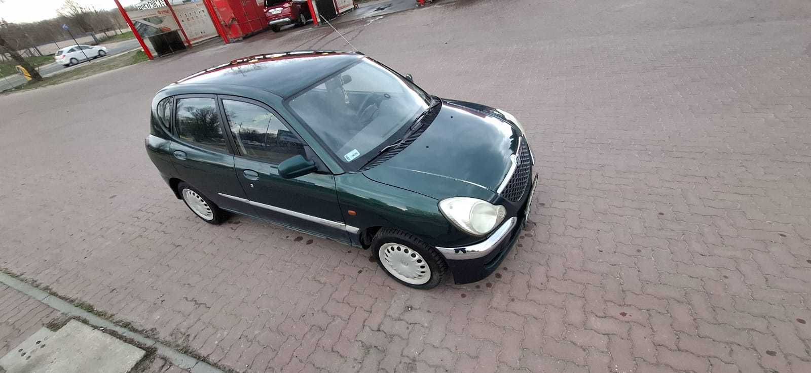 Automatyczny mały samochód Daihatsu sirion 2005