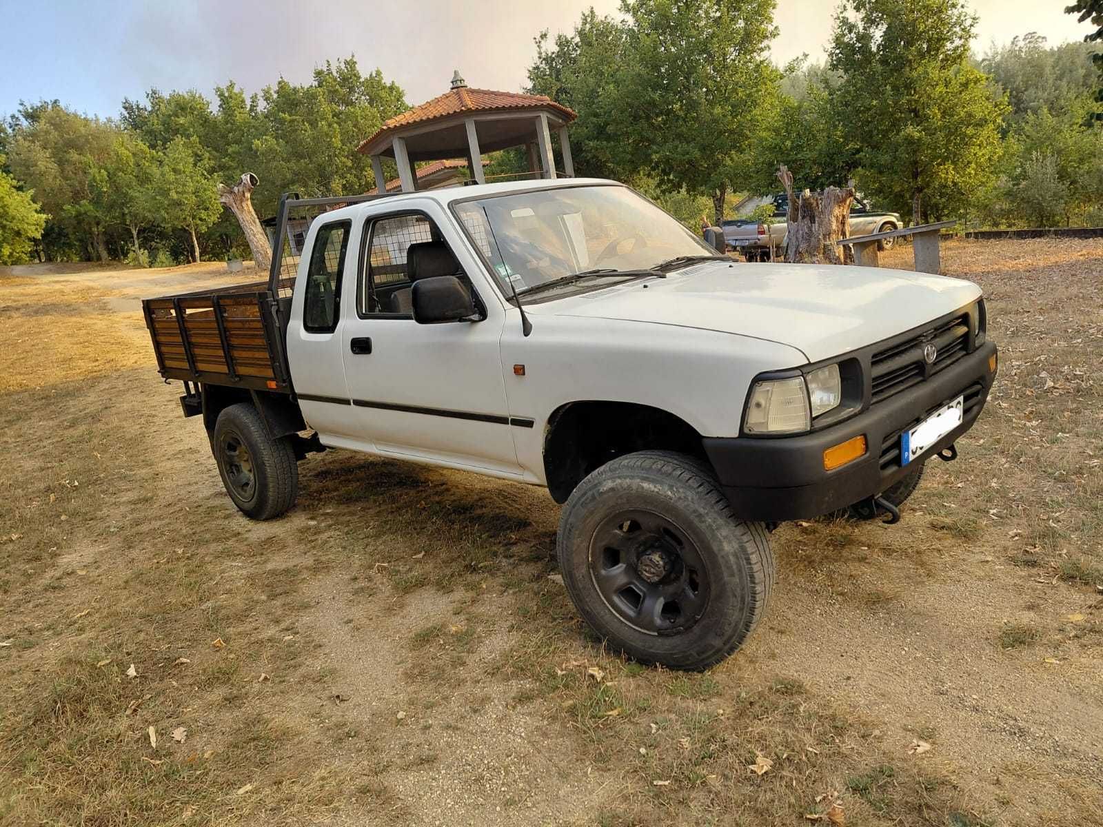 TOYOTA HILUX 2.4D