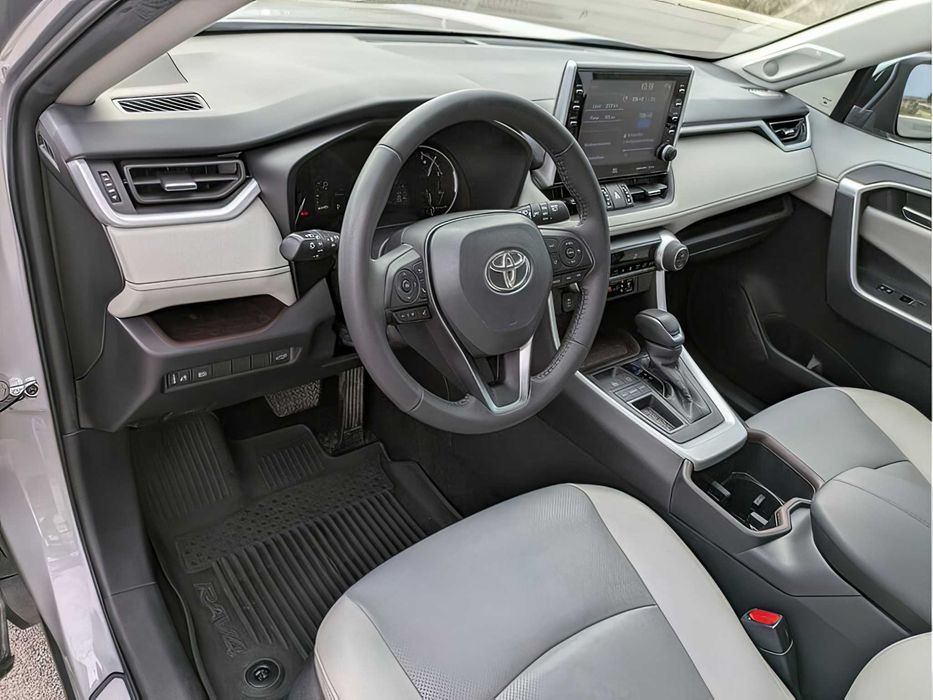 Toyota RAV4      2022