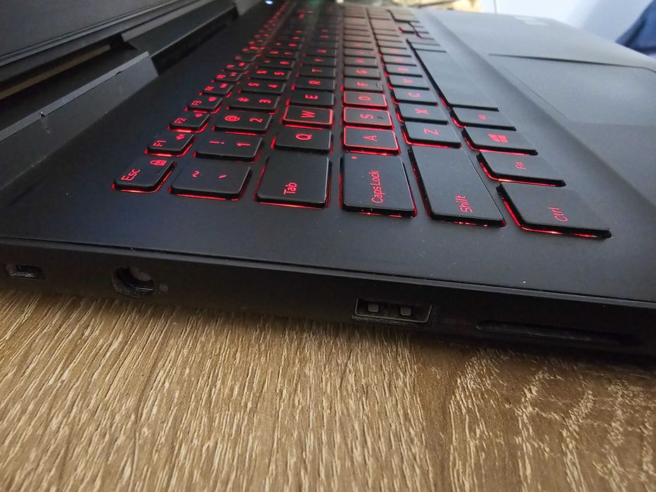 Dell Inspiron 15 Gaming 15,6" /i7/16Gb DDR4/GTX 1050Ti 4Gb/500Gb SSD