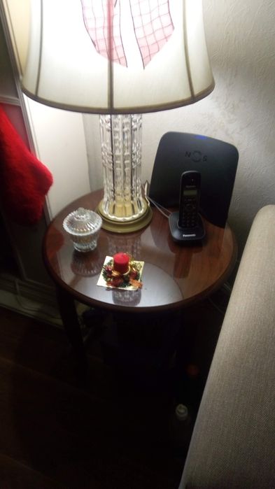 Vendo mesa redonda em madeira